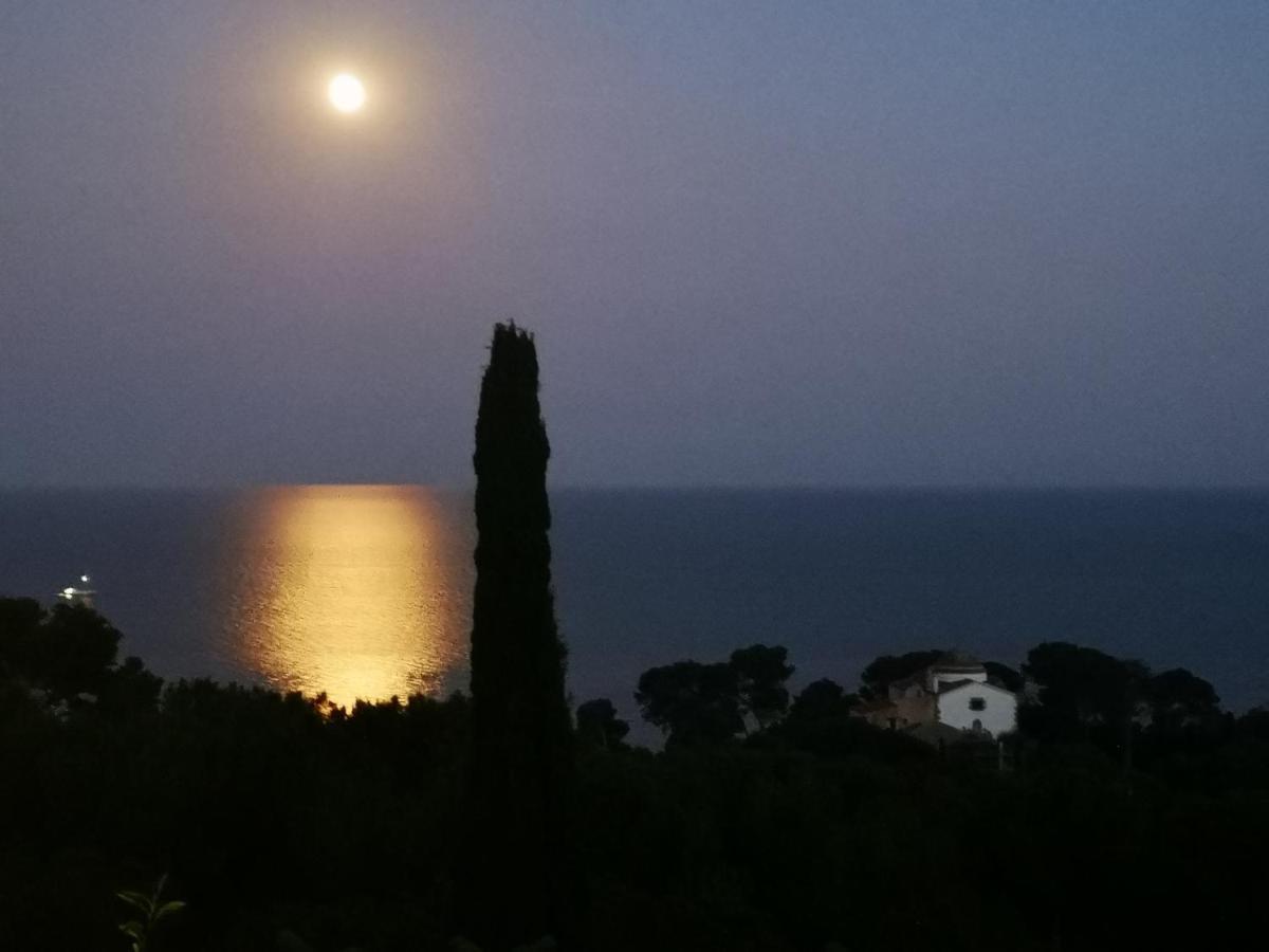 Apartamentos Famara Lloret de Mar Buitenkant foto