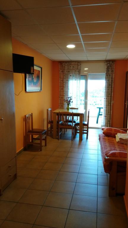 Apartamentos Famara Lloret de Mar Buitenkant foto